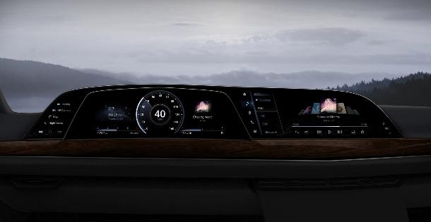 Weltweit erstes Fahrzeug-Cockpit mit P-OLED von LG