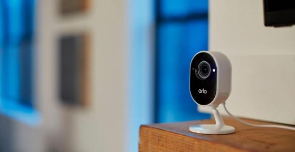 Arlo Essential Indoor