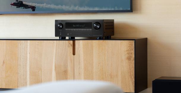Denon stellt neues Sortiment von 8K-AV-Receivern und -Verstä...