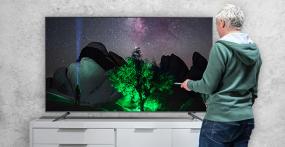 „Panasonic TX-75GXW945“ vs. „TechniSat Technivista 75“ im Ve...