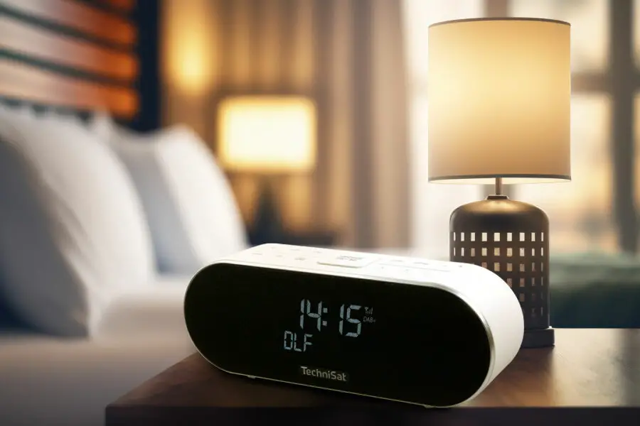 TechniSat DIGITRADIO 53 BT (Hintergrund: Summit Art Creations – stock.adobe.com)